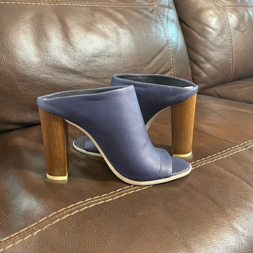 Women  VINCE Allison Blue Open Toe Mule Slide Casual Leather Shoes Navy